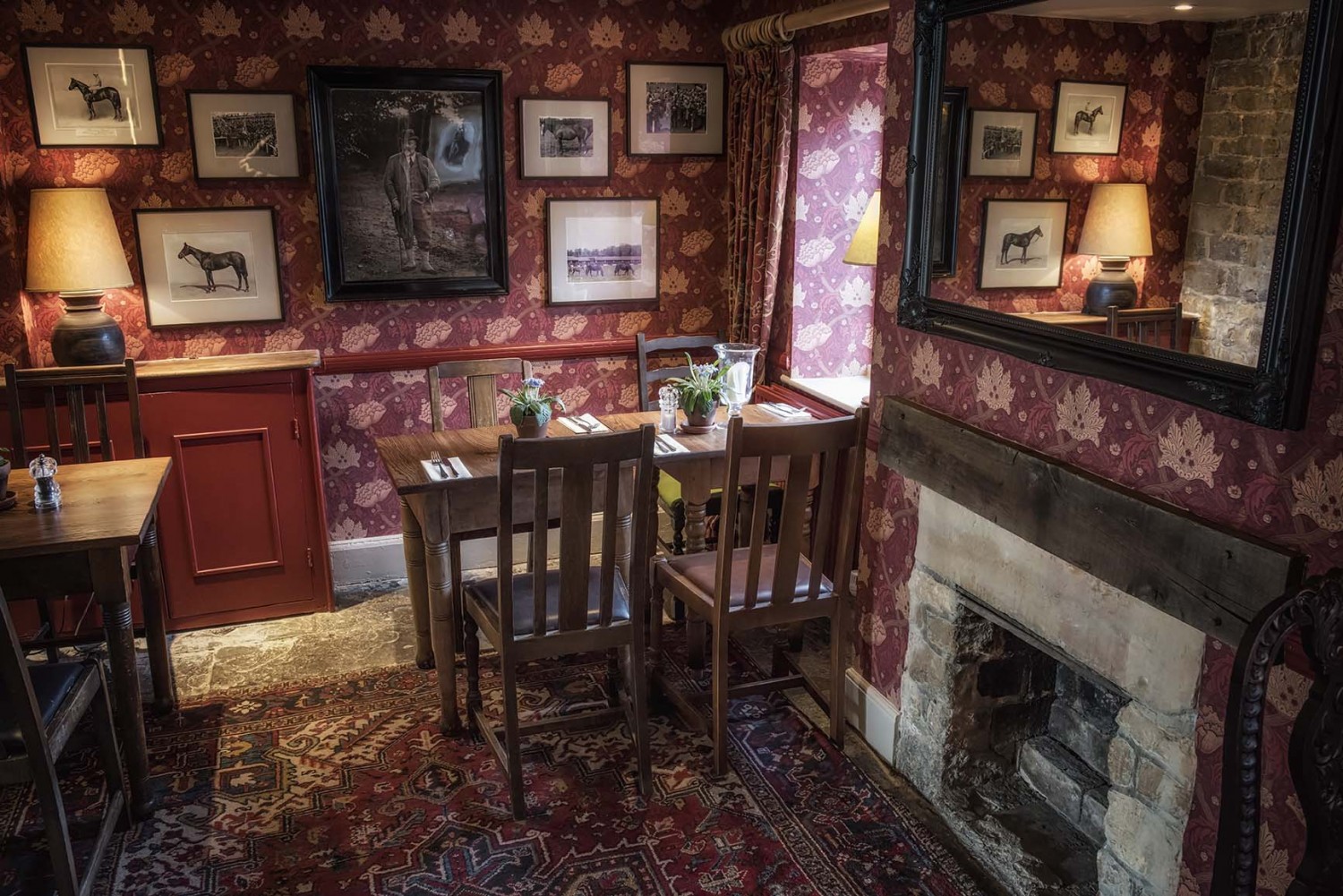 Restaurant in Ilmington The Howard Arms